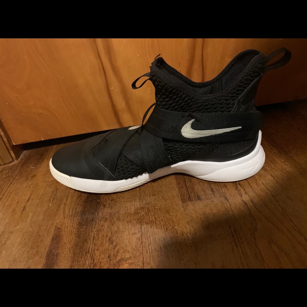 Lebron basketball shoes